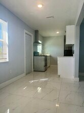 614 N E St in Lake Worth Beach, FL - Building Photo - Building Photo