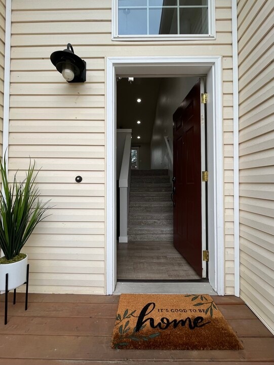 607 W 1st St in Newberg, OR - Building Photo