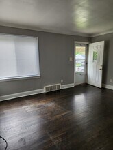 21312 Dexter Blvd in Warren, MI - Foto de edificio - Building Photo