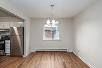 Brentwood Village Apartments in Liverpool, NY - Foto de edificio - Interior Photo
