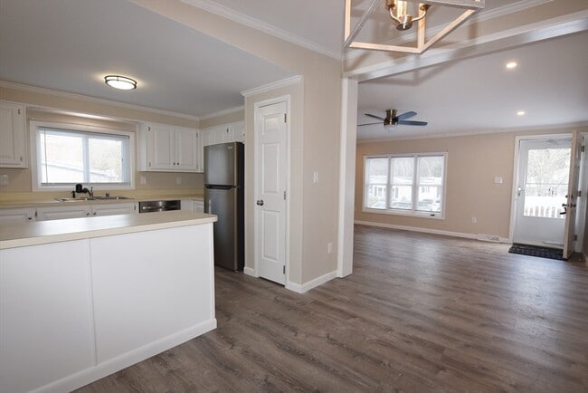 6 Canterbury Ln in Rockland, MA - Foto de edificio - Building Photo