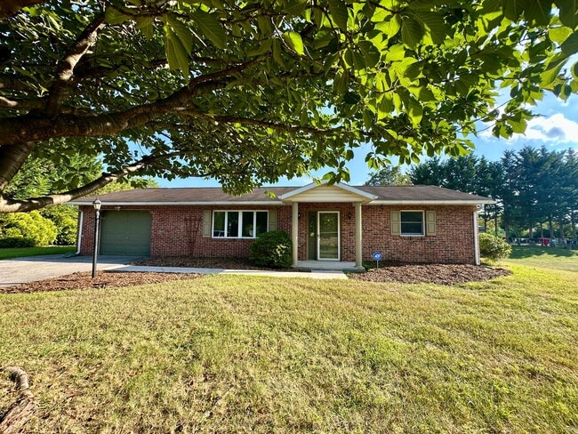 property at 1586 Elizabeth Dr