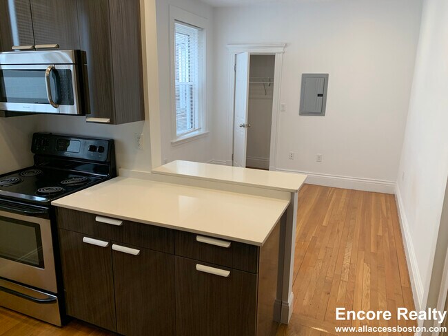 104 Peterborough St, Unit 12 in Boston, MA - Building Photo - Building Photo