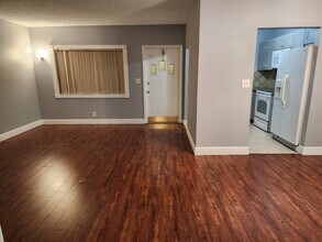 2040 NW 81st Ave, Unit 116 in Pembroke Pines, FL - Foto de edificio - Building Photo