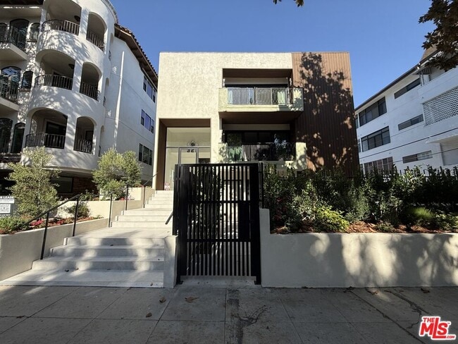 property at 322 S Swall Dr