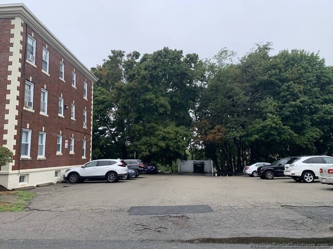 30 Russell St in Quincy, MA - Foto de edificio - Building Photo