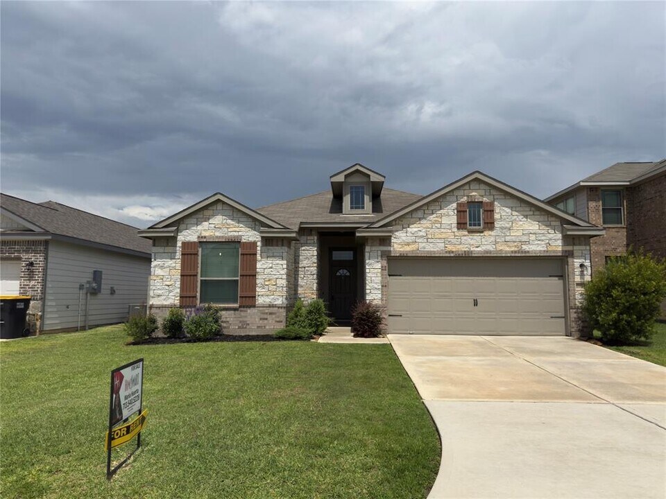 11307 Cora Ln in Willis, TX - Building Photo