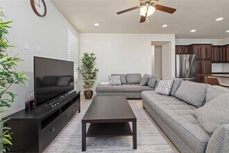 6814 E Riverside Dr in Austin, TX - Building Photo - Building Photo