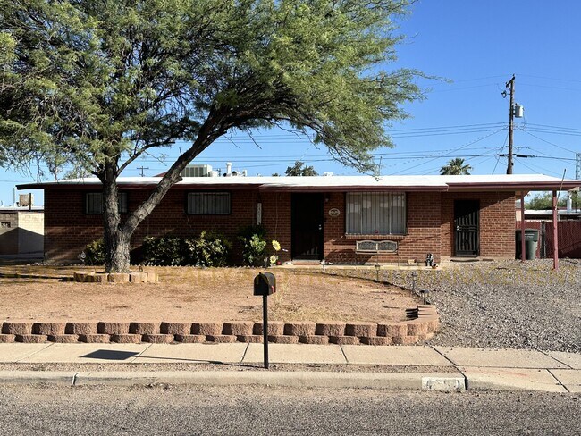 property at 4650 E Calle Aurora