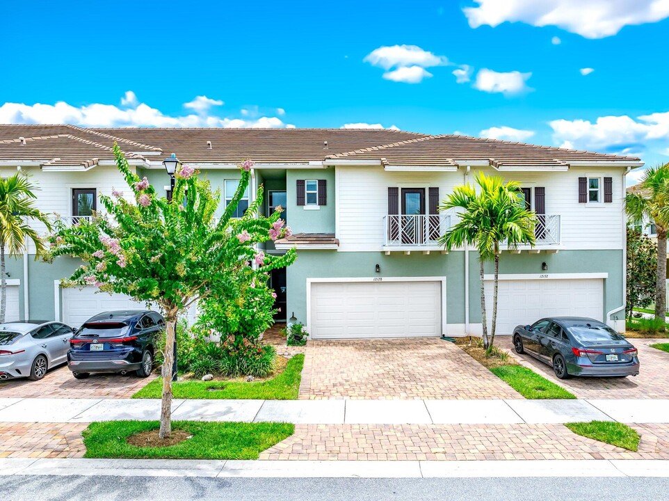 12128 Cypress Key Way in Royal Palm Beach, FL - Building Photo