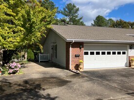 151 Henry Sledd Rd, Unit Apt A in Gilbertsville, KY - Building Photo