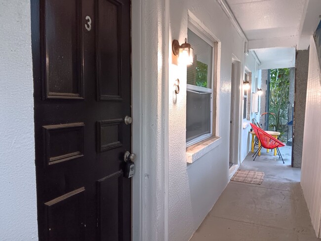 116 Southwest Jefferson Cir N in St. Petersburg, FL - Building Photo - Building Photo