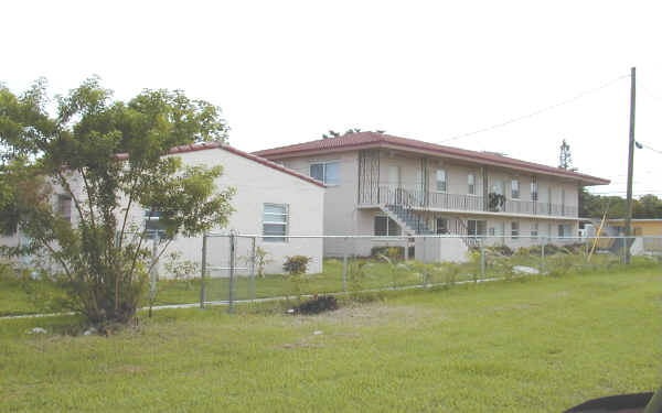 745 Curtiss Pky in Miami Springs, FL - Building Photo