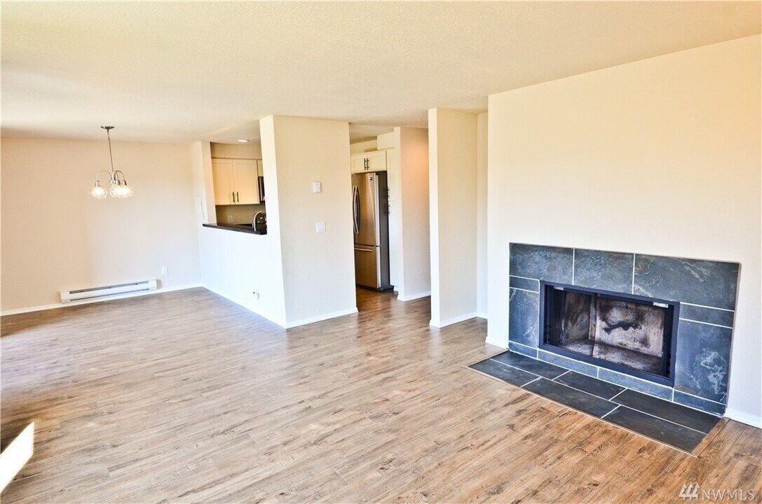 1315 S Puget Dr, Unit C17 in Renton, WA - Foto de edificio