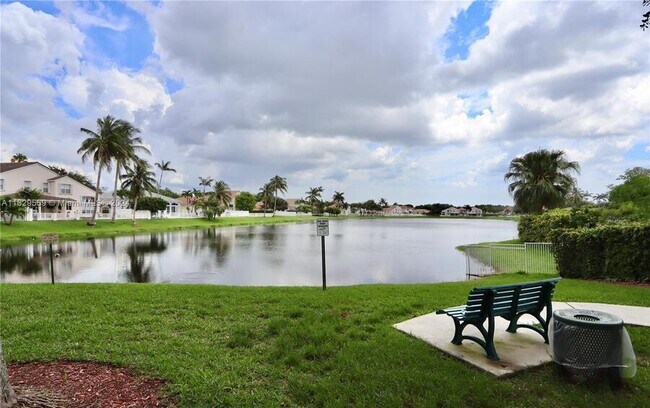 5357 SW 34th Ave in Fort Lauderdale, FL - Building Photo - Building Photo