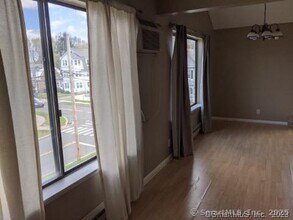 3 Burr St in West Hartford, CT - Building Photo - Building Photo