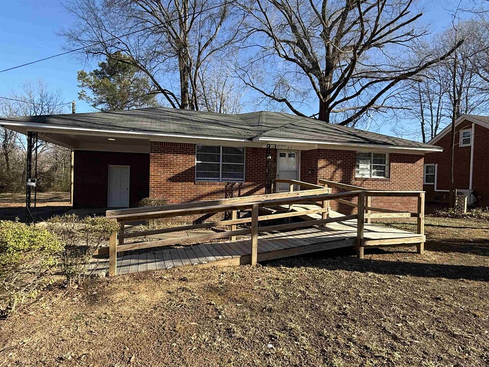 21 W Cooper St in Brownsville, TN - Building Photo