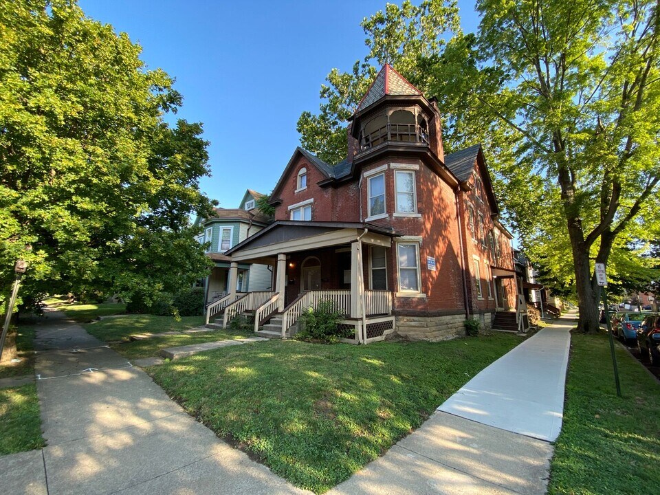 160 W 9th Ave in Columbus, OH - Building Photo