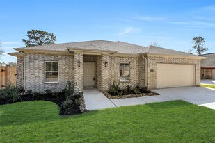 13610 Pine Dr in Cypress, TX - Building Photo