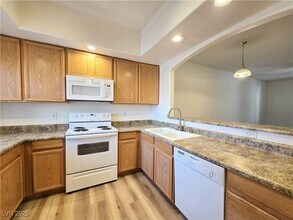6160 Rumrill St, Unit 232 in Las Vegas, NV - Building Photo - Building Photo