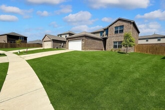 Room in House on Serena Dr in Ferris, TX - Building Photo - Building Photo