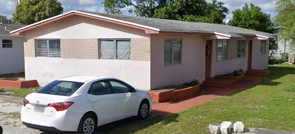 6235 Dawson St in Hollywood, FL - Foto de edificio