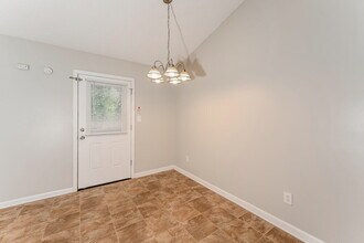 5348 Kirk Dr in Atlanta, GA - Building Photo - Building Photo