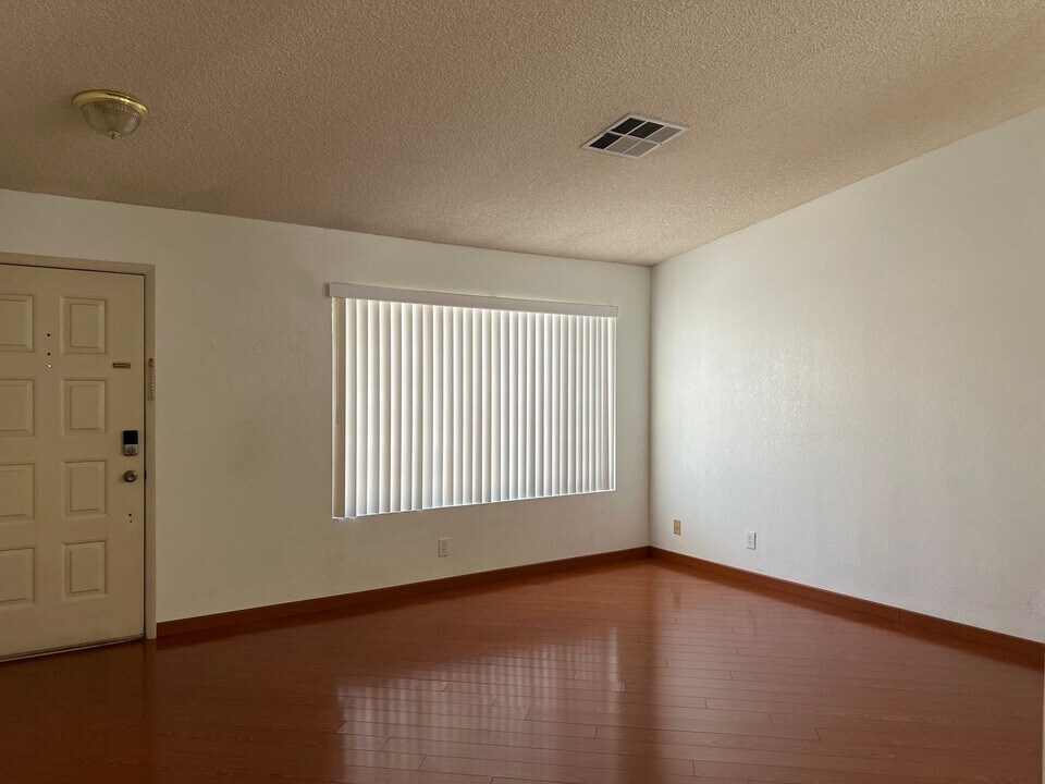 1402 Lasso Ct in Henderson, NV - Building Photo