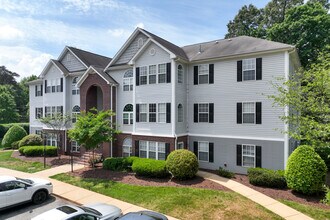 3694-3698 Cotswold in Greensboro, NC - Foto de edificio - Building Photo