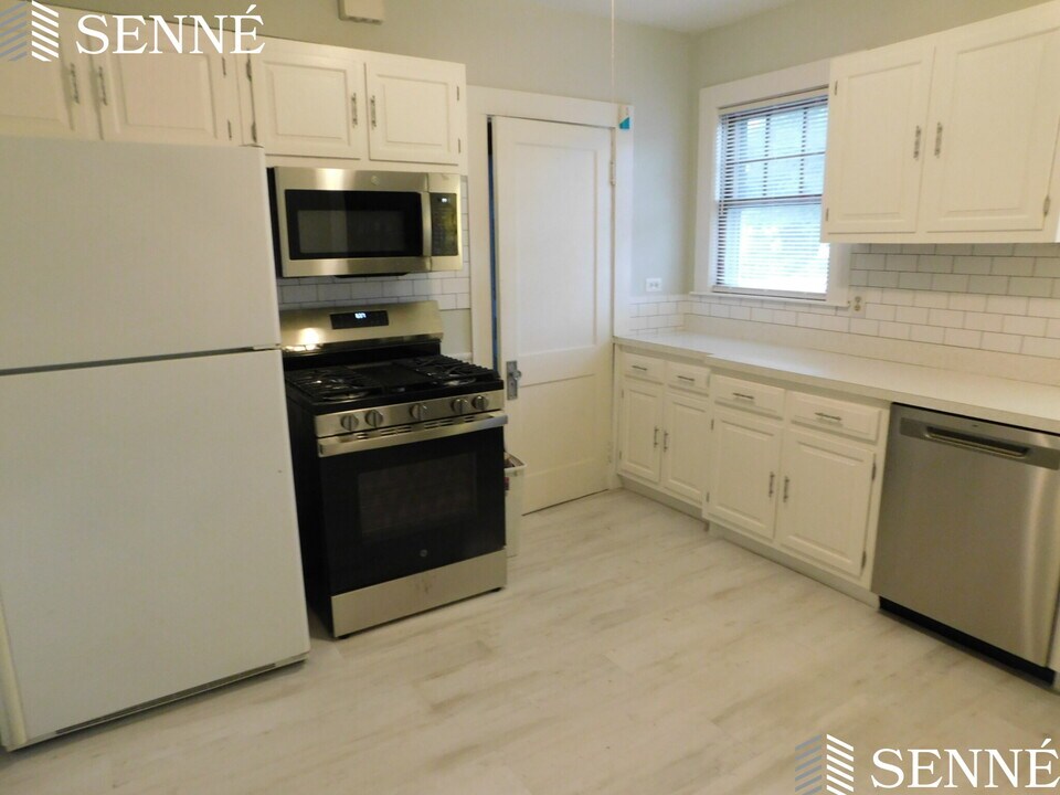 102 Lexington St in Watertown, MA - Building Photo