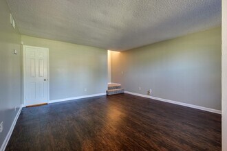1301 Neelys Bend Rd in Nashville, TN - Building Photo - Building Photo
