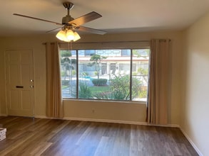 2977 Mendoza Dr in Costa Mesa, CA - Foto de edificio - Building Photo