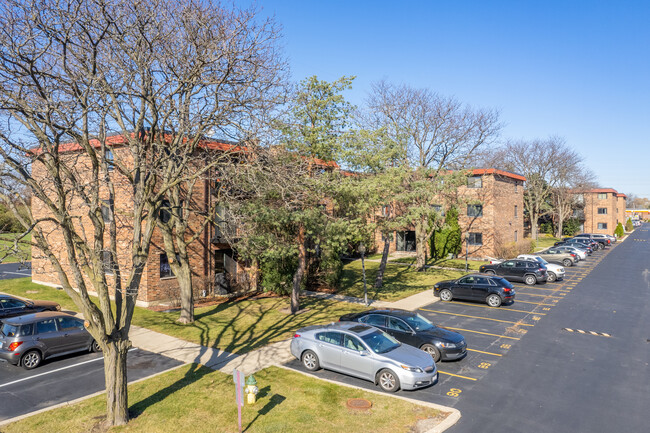 Cinnamon Cove Condominiums in Mount Prospect, IL - Building Photo - Building Photo