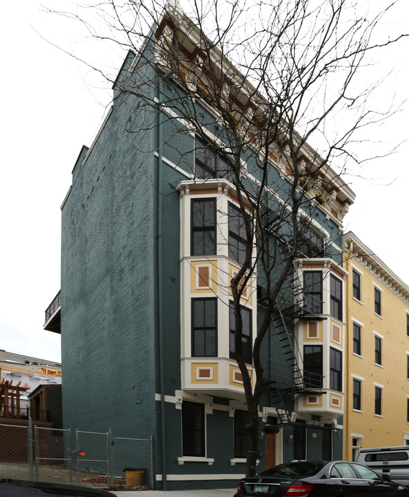 131 W 15th St in Cincinnati, OH - Building Photo