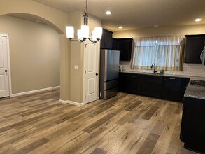 4238 NE Sagecrest St in Albany, OR - Building Photo - Building Photo