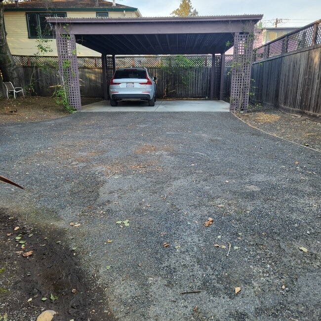 923 Cherry St, Unit 923 Cherry duplex in Santa Rosa, CA - Building Photo - Building Photo
