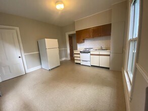 8 Forest St, Unit 2R in Cambridge, MA - Foto de edificio - Building Photo