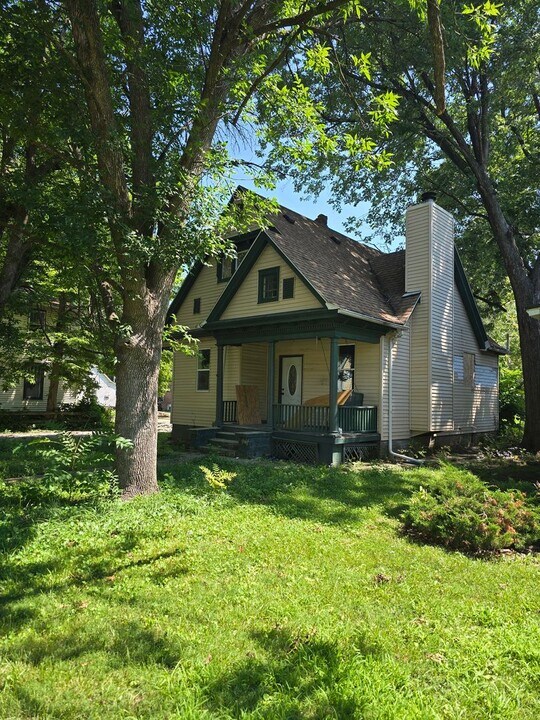 210 N State St in Springfield, IL - Building Photo