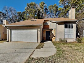 2277 Hampton Dr in Decatur, GA - Building Photo