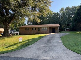 1696 Crestland Dr in Shelby, NC - Building Photo