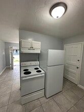 1046 W 8th St in Jacksonville, FL - Foto de edificio - Building Photo