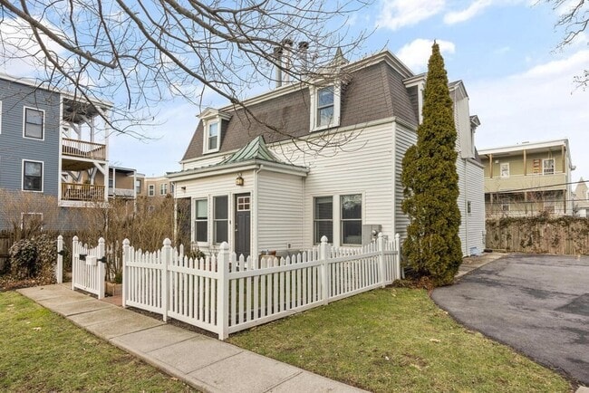 property at 8R Mt Vernon St