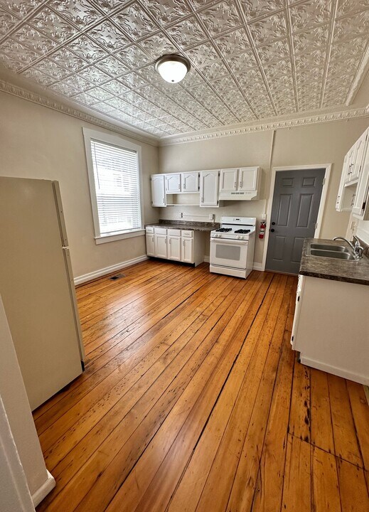 1635 White St in Dubuque, IA - Building Photo