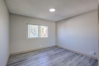 304 W Spruce Ave in Inglewood, CA - Building Photo - Building Photo