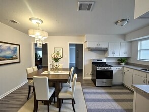 7418 Saunders Rd in Houston, TX - Building Photo - Building Photo