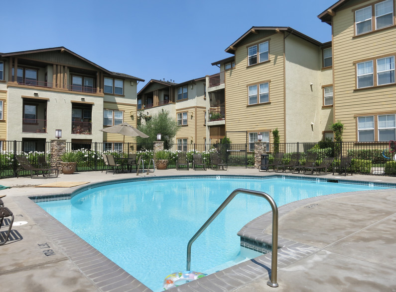 The Crest at Fair Oaks in Fair Oaks, CA - Building Photo