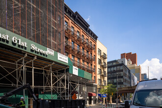 309 E 61st St in New York, NY - Building Photo - Primary Photo