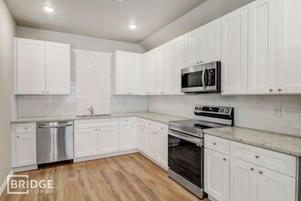 1007 E Golden Ln in Burleson, TX - Building Photo - Building Photo