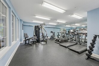 Glen Ridge Commons Apartments in Woodbridge, VA - Foto de edificio - Building Photo