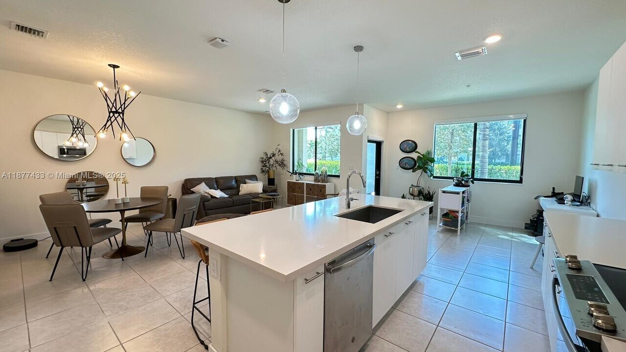 4640 NW 84th Ave, Unit 20 in Doral, FL - Building Photo